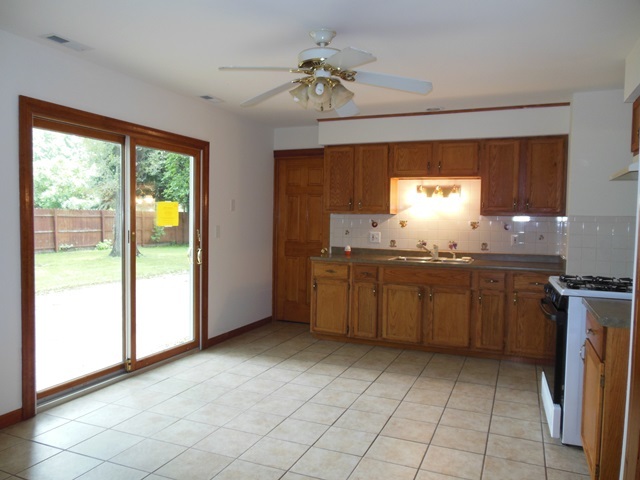 49 Paddock Street Montgomery, IL 60538 - Photo 5 of 14
