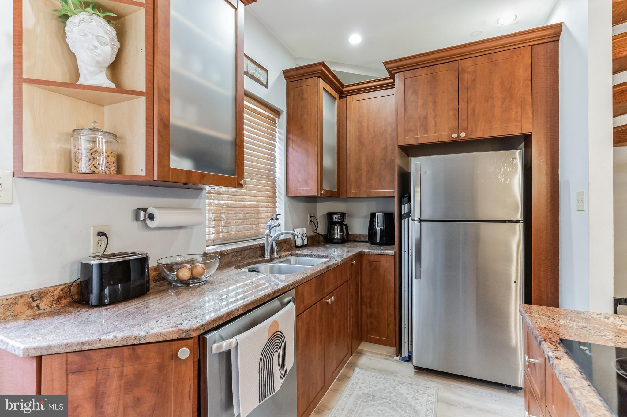 1118 Leopard Street Philadelphia, PA 19123 - Photo 10 of 46