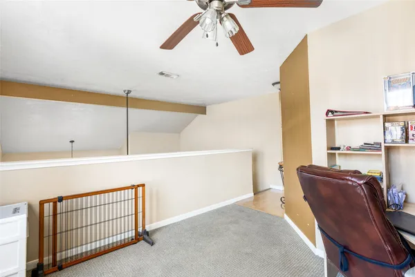 a view of livingroom with furniture