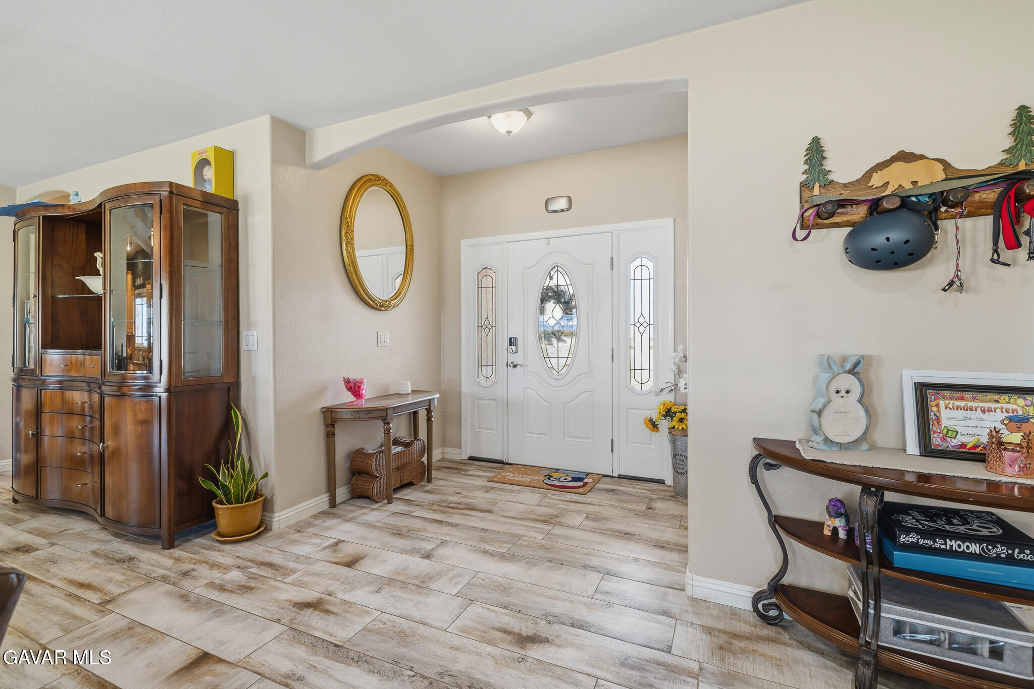 49945 80th Street West Lancaster, CA 93536 - Photo 13 of 38 a view of a livingroom with furniture and wooden floor