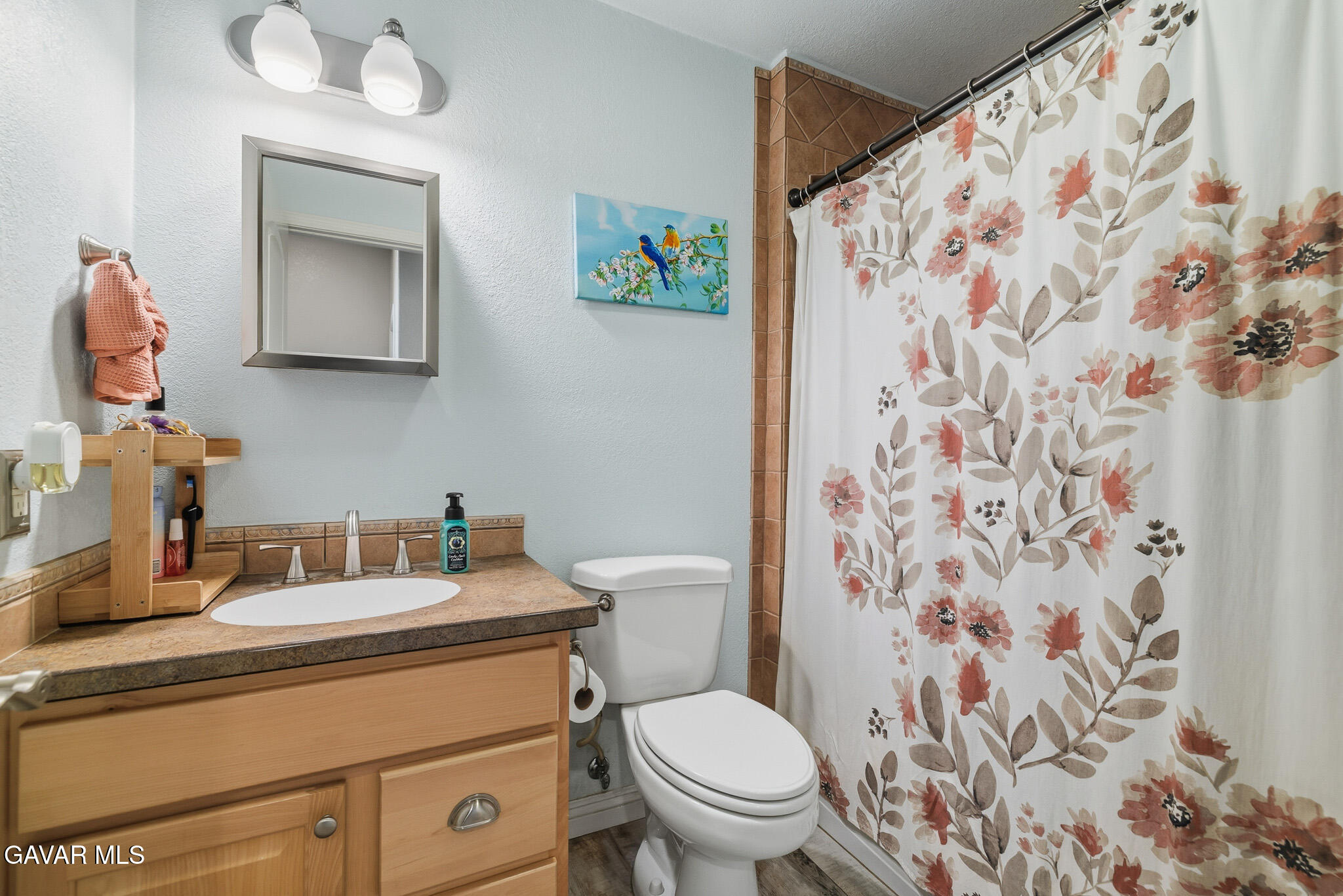 49945 80th Street West Lancaster, CA 93536 - Photo 20 of 38 a bathroom with a toilet sink and mirror