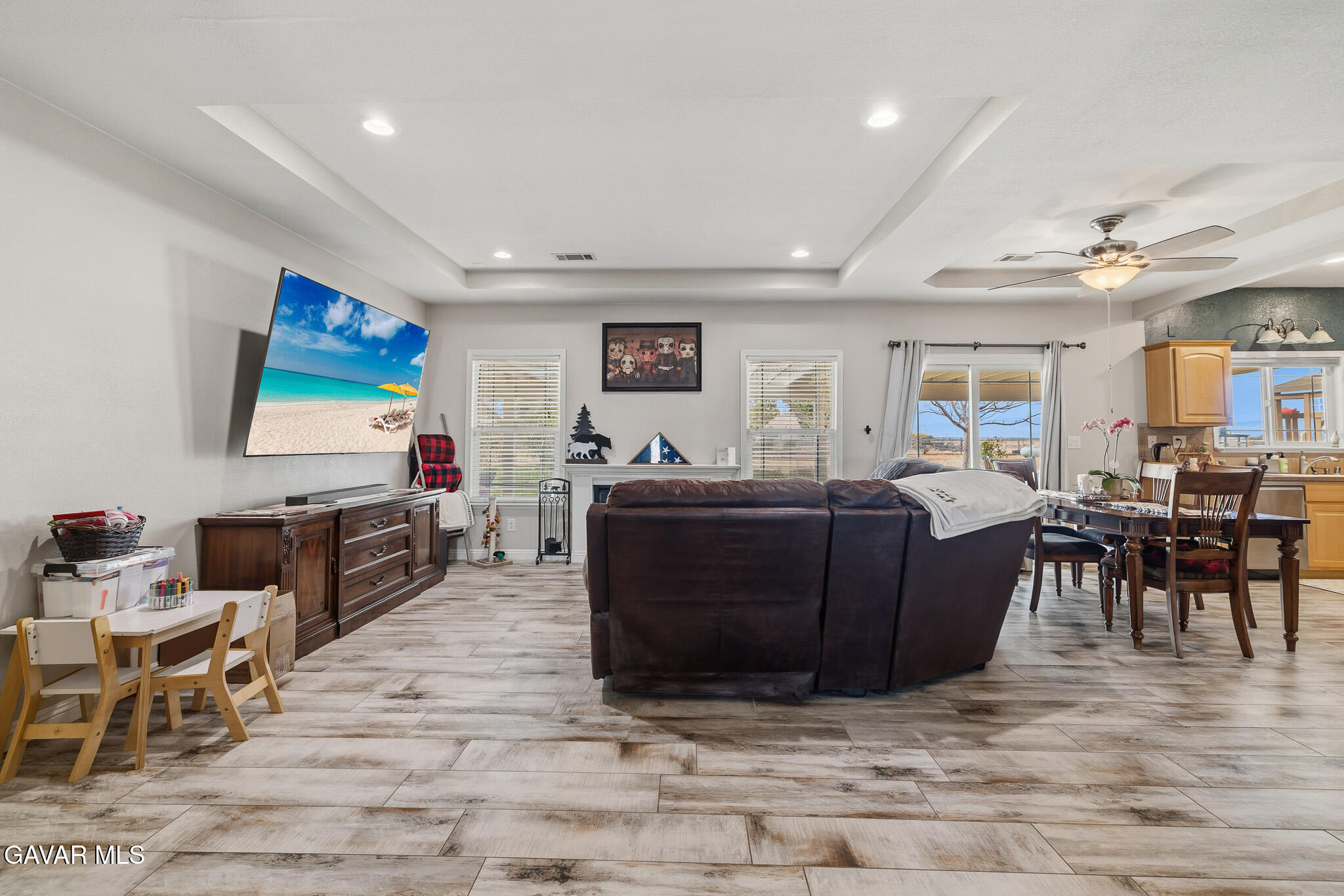 49945 80th Street West Lancaster, CA 93536 - Photo 4 of 38 a living room with furniture a flat screen tv and a dining table