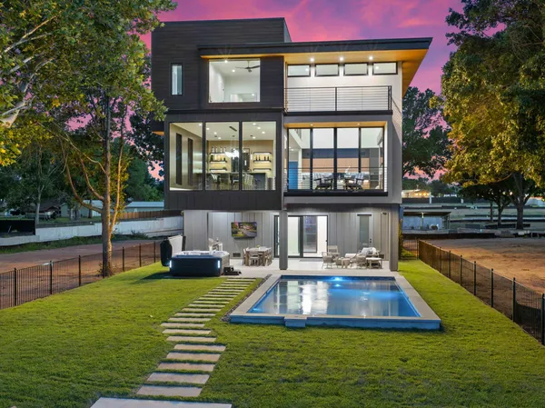 $3,775,000 | 613 Lake Street, Kingsland, TX 78639