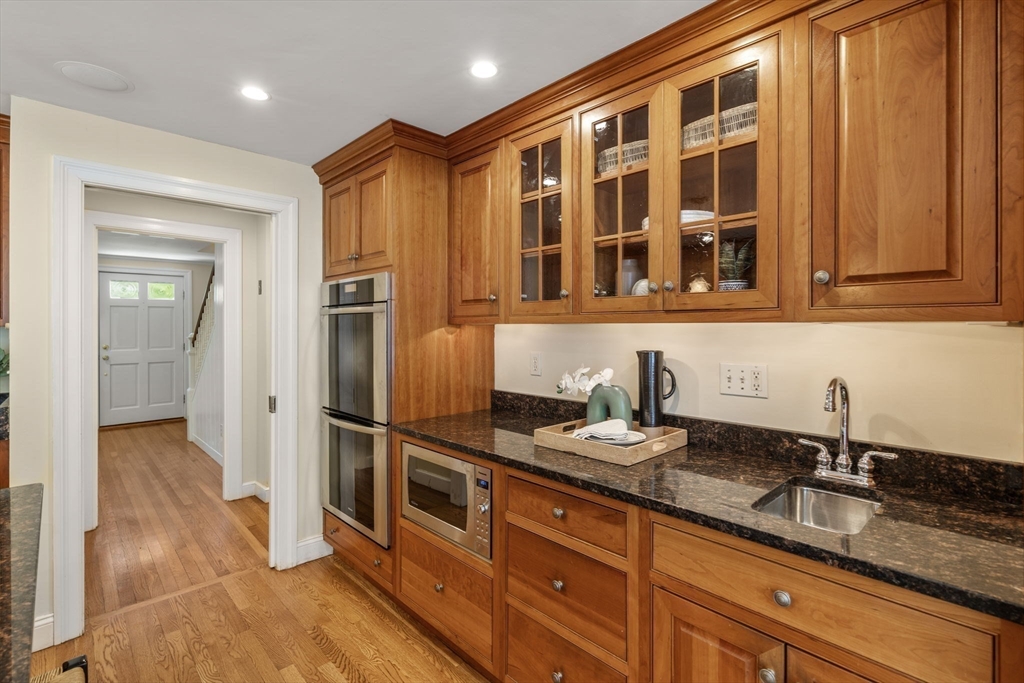 37 Pequot Road Wayland, MA 01778 - Photo 9 of 32 Gallery Image 9