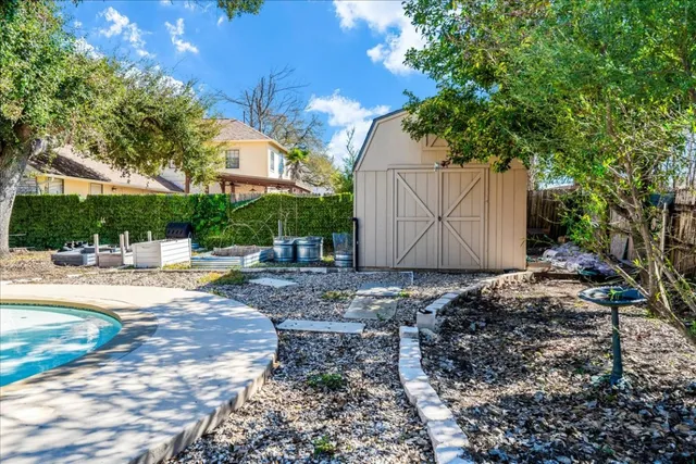 a view of backyard space
