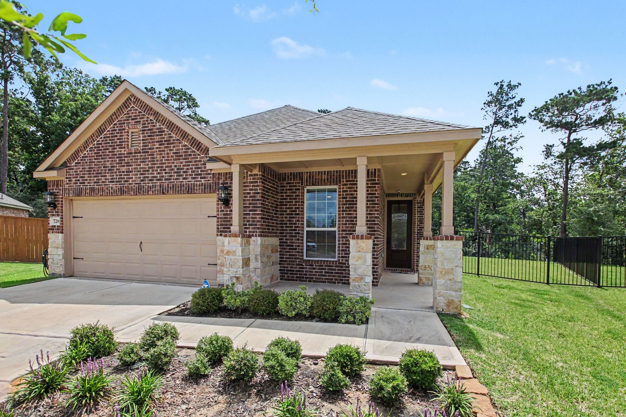 728 Fallen Hemlock Court Conroe, TX 77304 - Photo 3 of 29