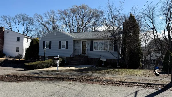 $3,800 | 23 Orchard Avenue, Unit 1, Saugus, MA 01906