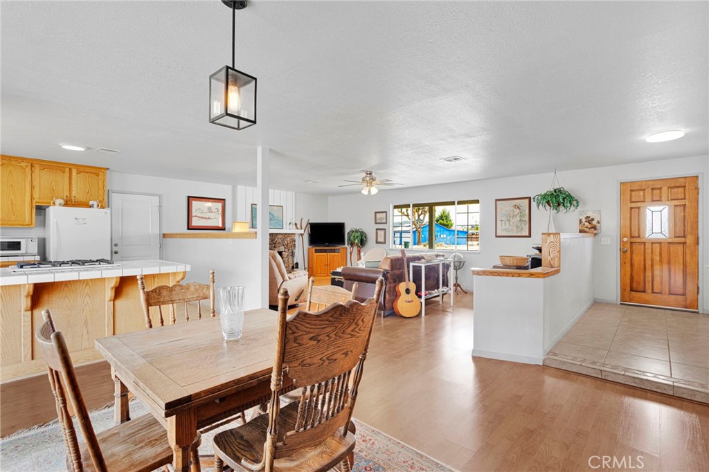 14204 Crow Road Apple Valley, CA 92307 - Photo 6 of 58