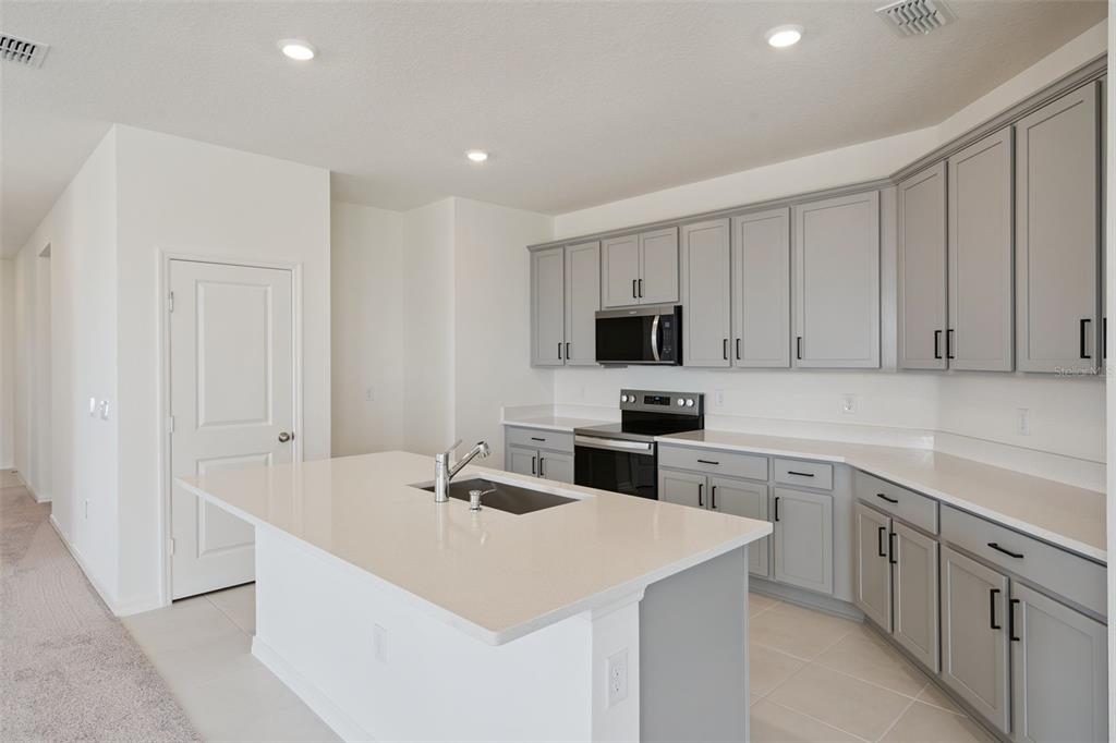 338 Ridgemark Avenue Groveland, FL 34736 - Photo 10 of 31