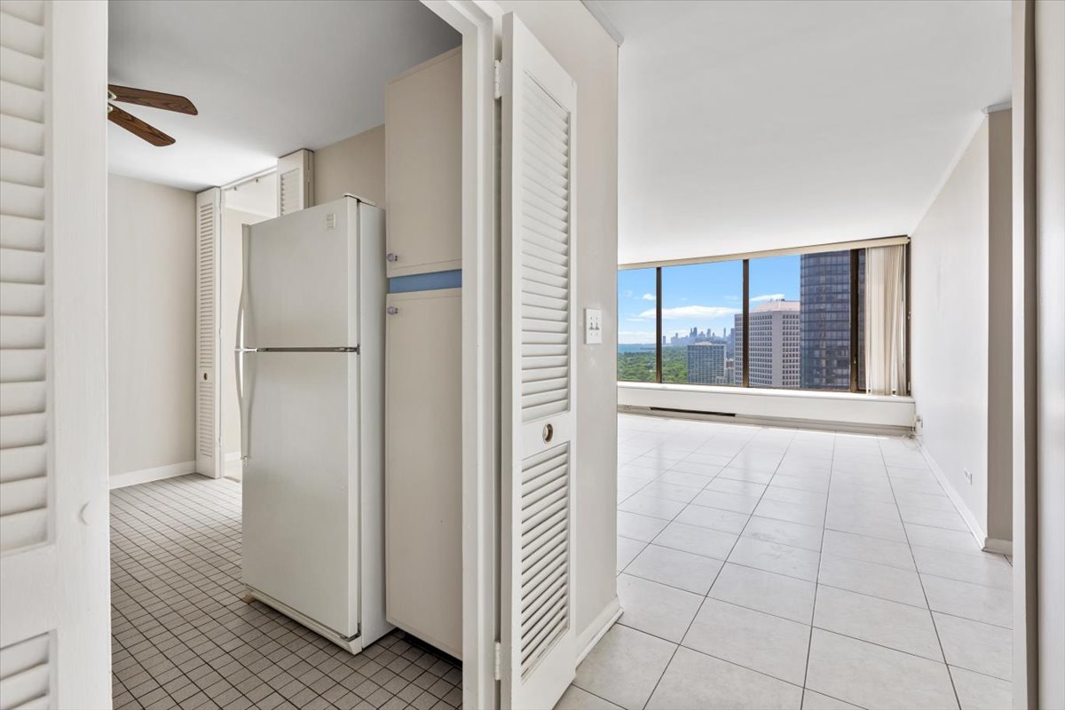 5455 North Sheridan Road, Unit 3106 Chicago, IL 60640 - Photo 4 of 12