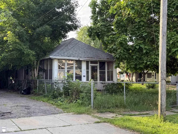 $18,900 | 863 Tacken Street, Flint, MI 48532