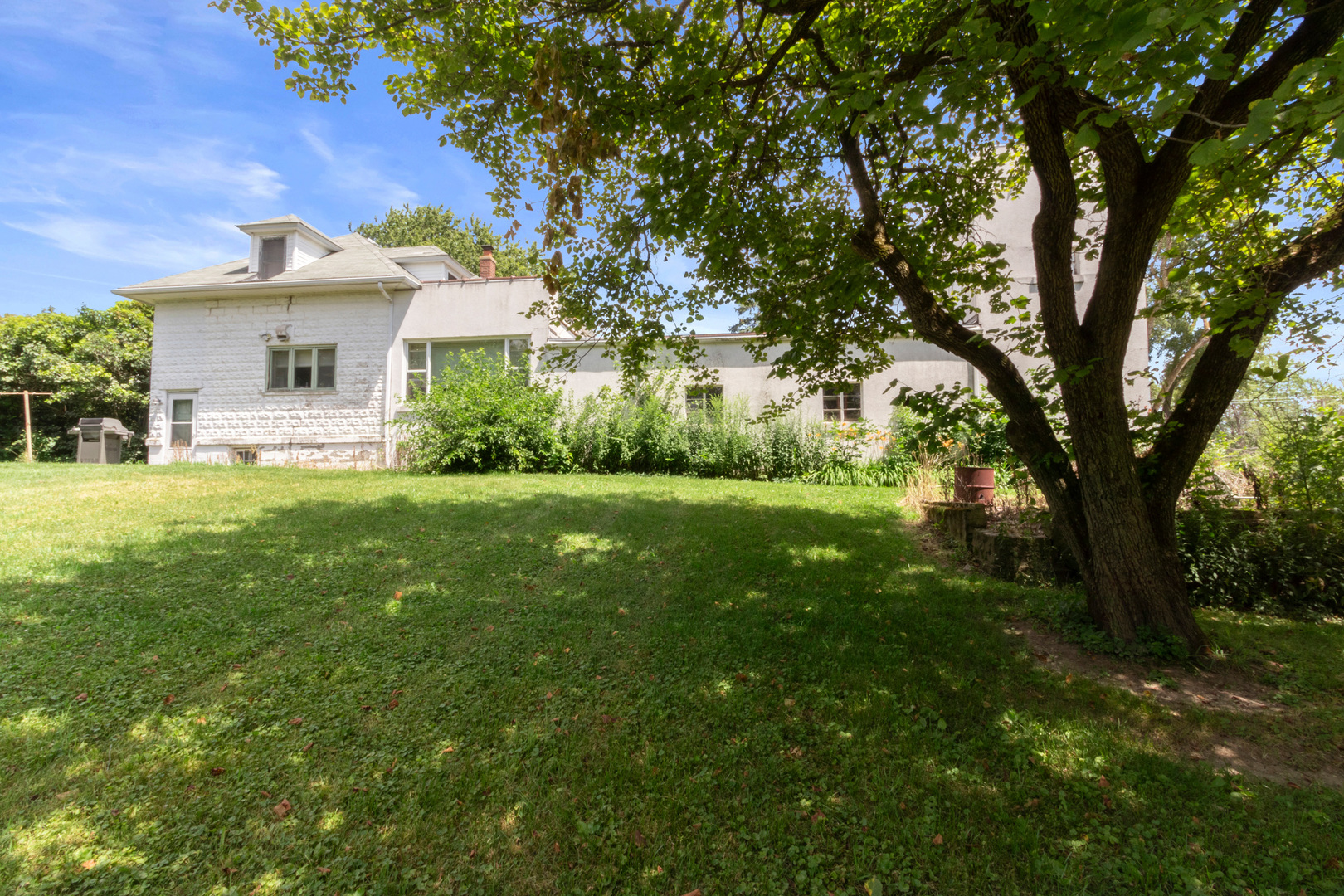 5915 Hamilton Road Woodstock, IL 60098 - Photo 5 of 63 a view of a house with a back yard