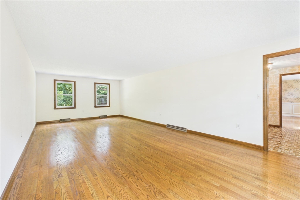 500 Inverness Lane Longmeadow, MA 01106 - Photo 5 of 41