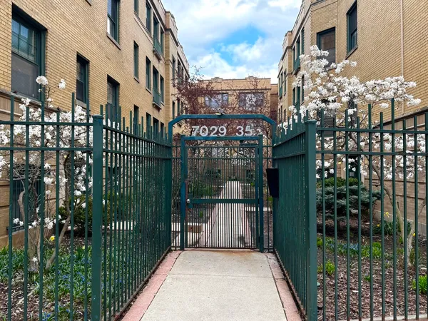 $205,000 | 7031 North Sheridan Road, Unit 2E, Chicago, IL 60626