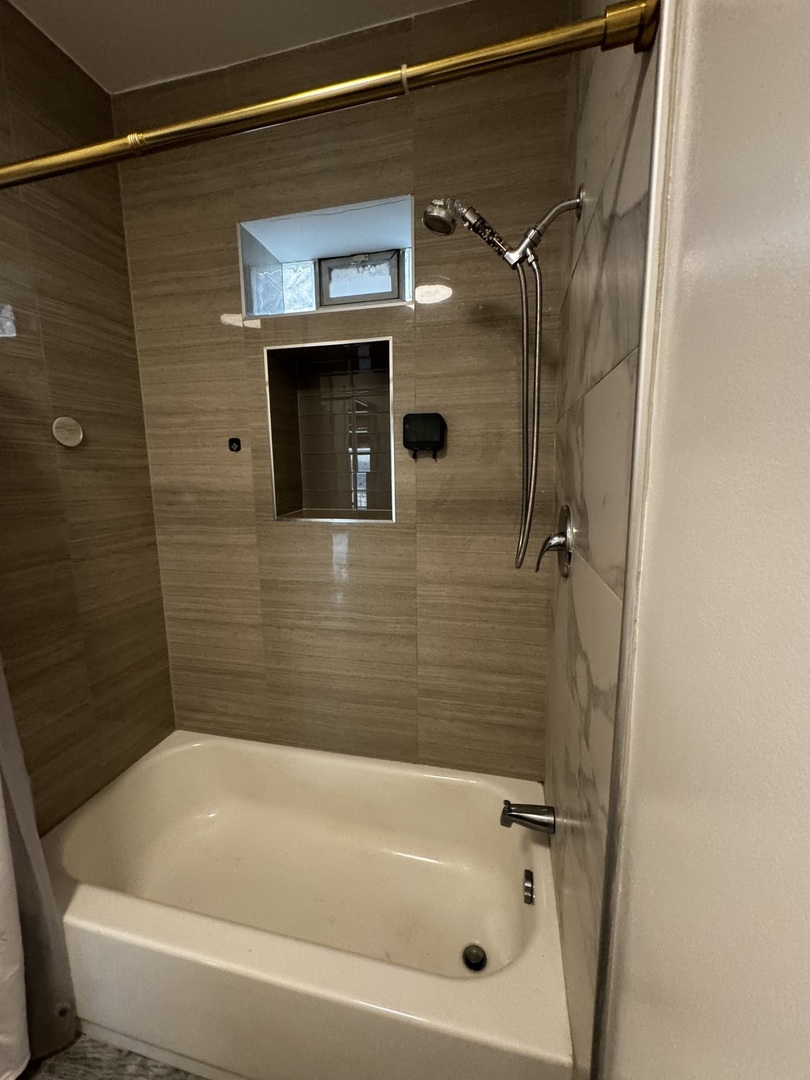 7031 North Sheridan Road, Unit 2E Chicago, IL 60626 - Photo 7 of 28