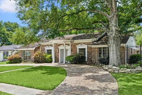 $368,800 | 8015 Burning Hills Drive, Houston, TX 77071