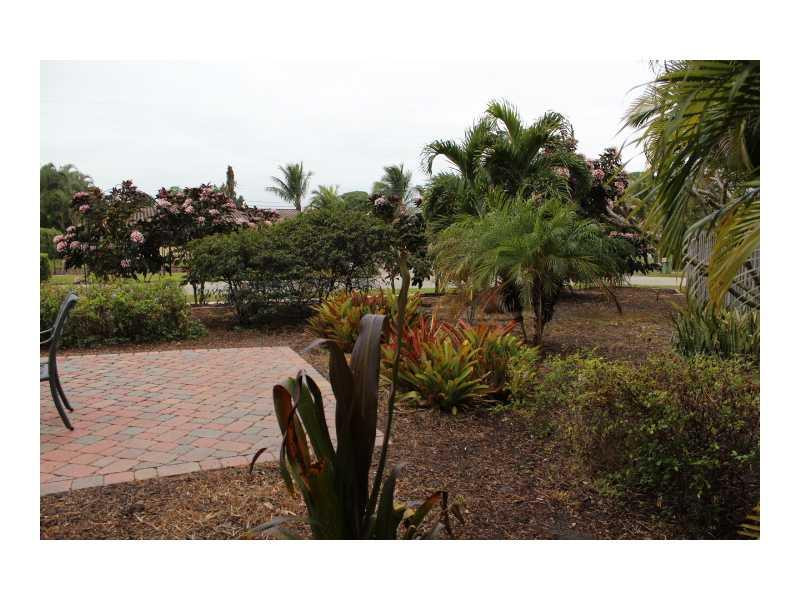 674 Northwest 12th Road Boca Raton, FL 33486 - Photo 8 of 31 Yard/Garden