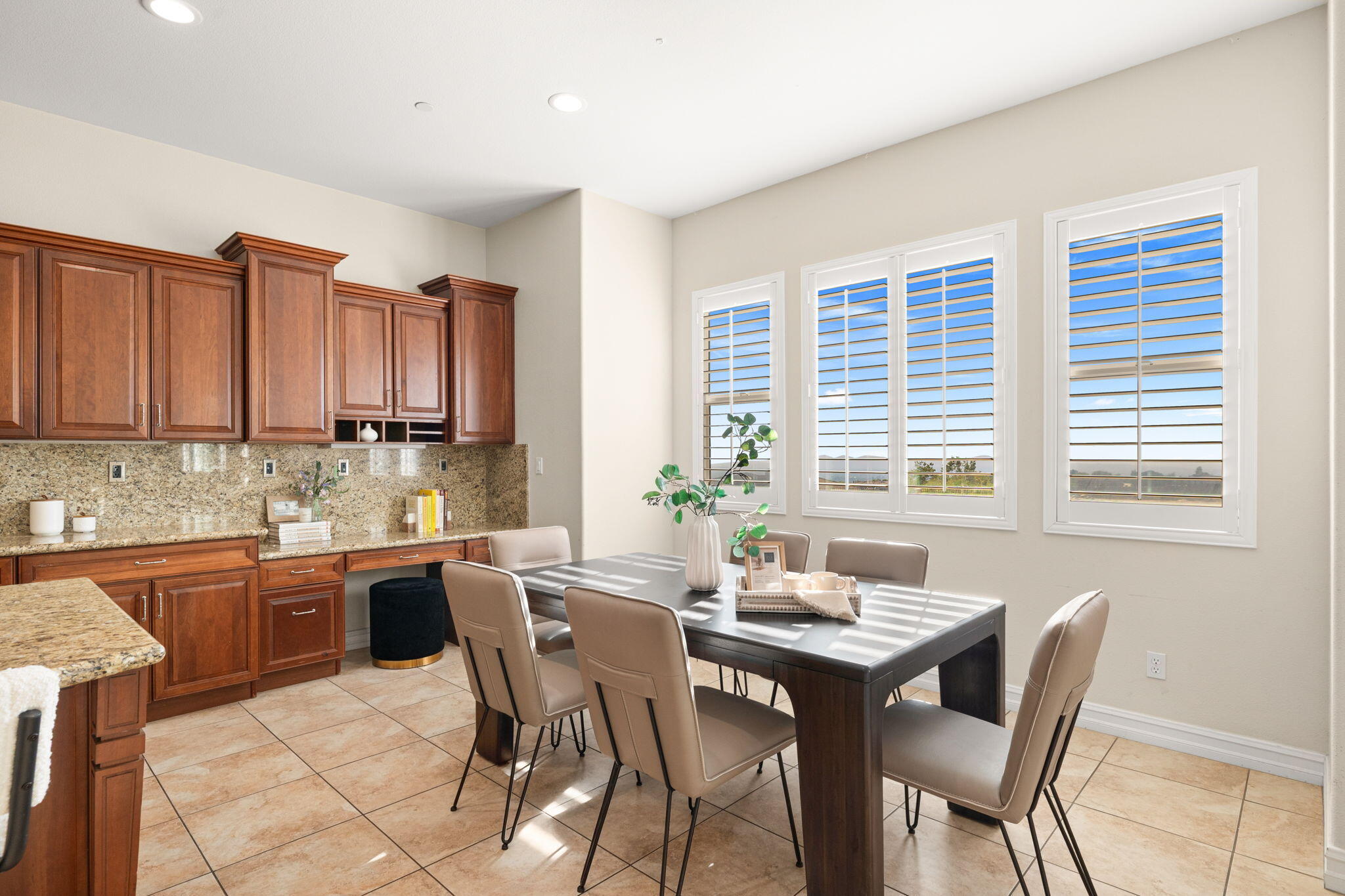 7641 Kingdom Drive Riverside, CA 92506 - Photo 13 of 47 38-web-or-mls-8M4A7107