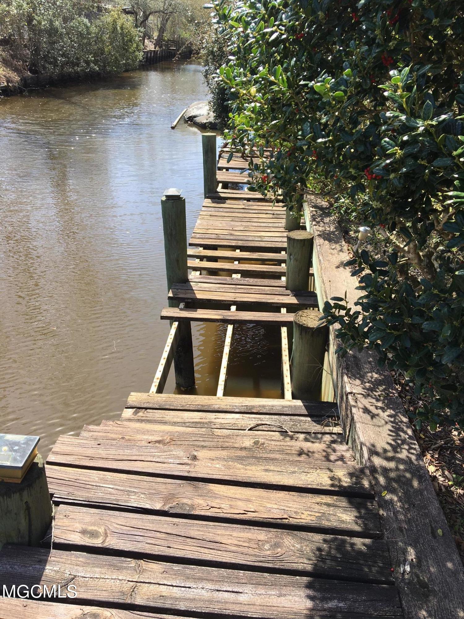35 Harrison Road Bay St. Louis, MS 39520 - Photo 2 of 10 IMG_6578