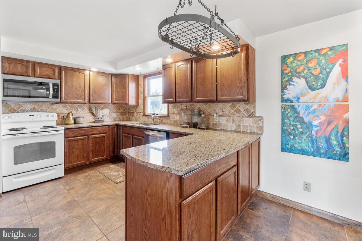 14134 Harrisville Road Mount Airy, MD 21771 - Photo 9 of 41 Pleanty of cabinet space in this kitchen!