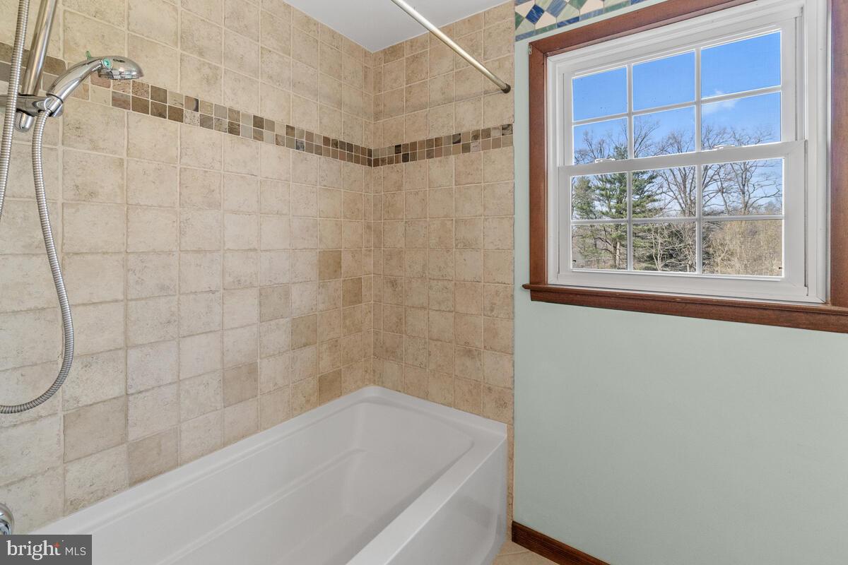 14134 Harrisville Road Mount Airy, MD 21771 - Photo 17 of 41 Bathroom