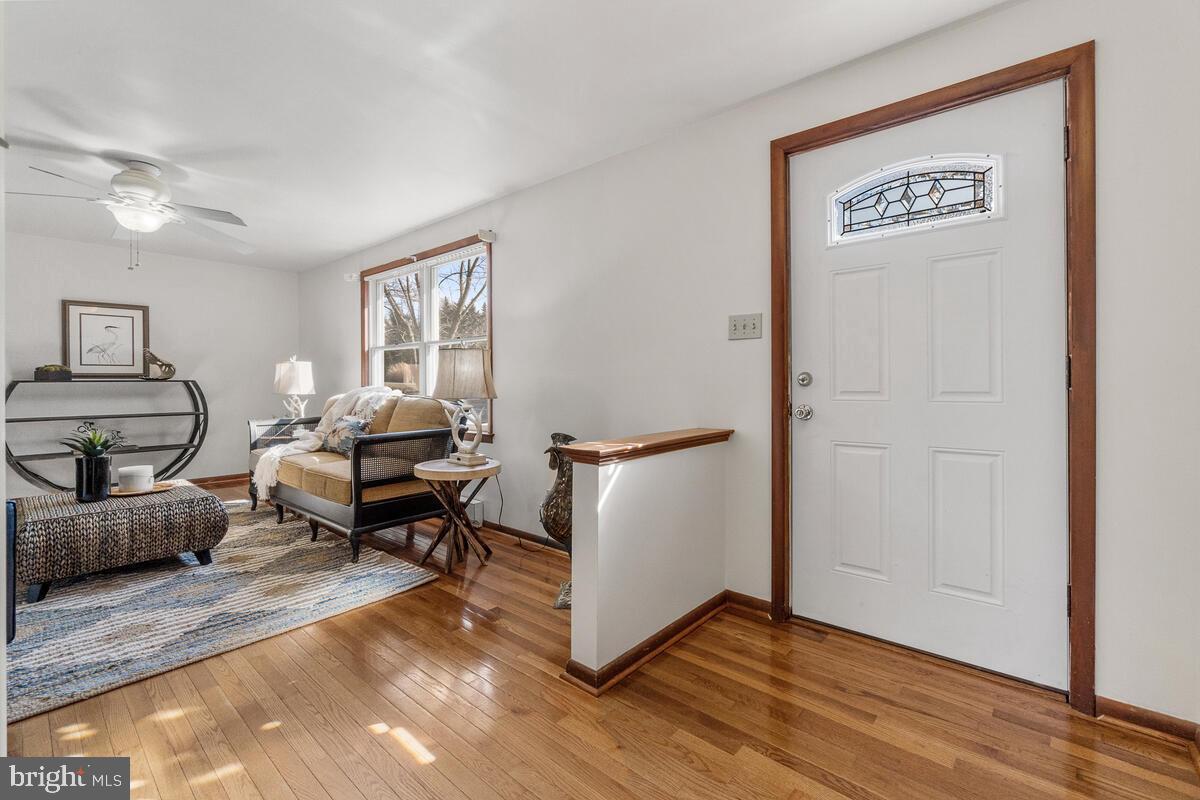 14134 Harrisville Road Mount Airy, MD 21771 - Photo 3 of 41 Bright open foyer with hardwoods!