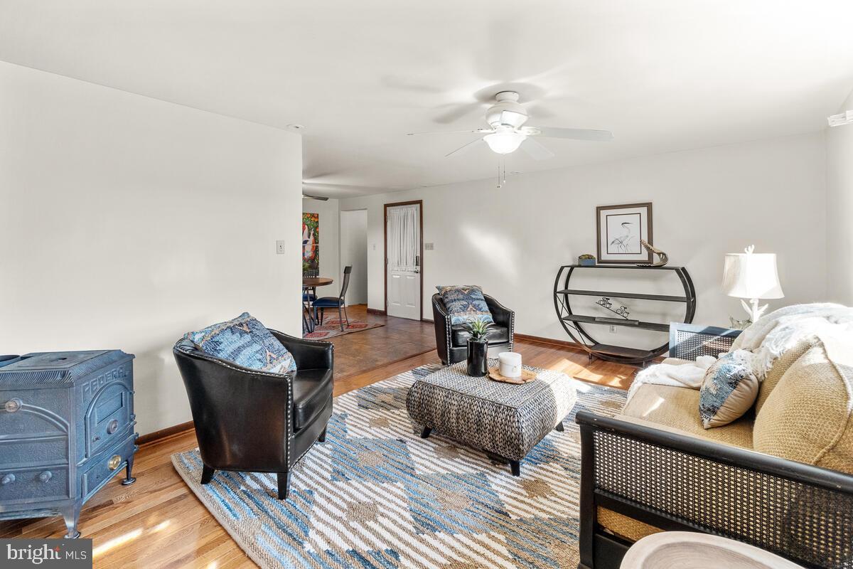 14134 Harrisville Road Mount Airy, MD 21771 - Photo 4 of 41 Gorgeous living area space!