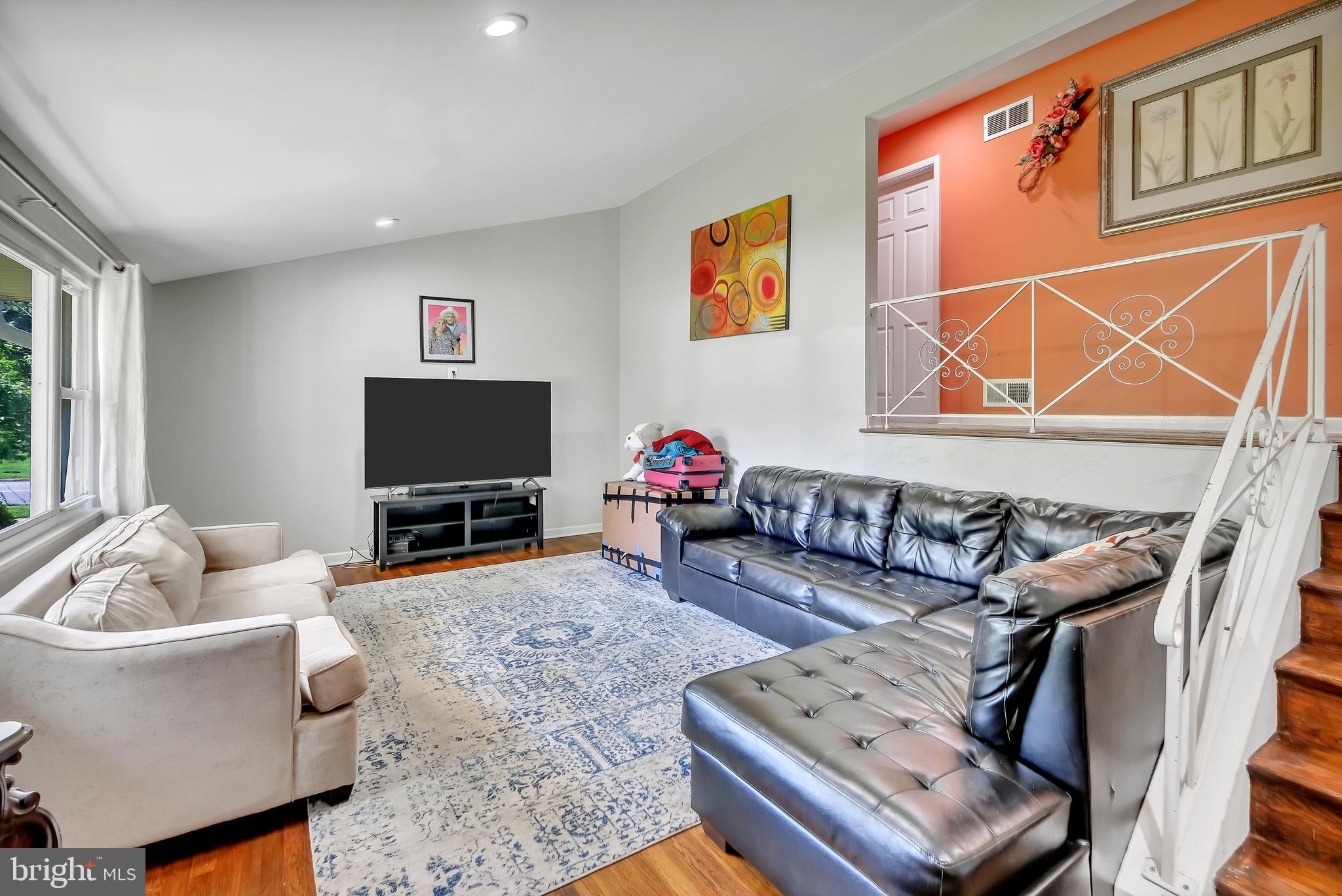 12900 Goodhill Road Silver Spring, MD 20906 - Photo 6 of 26 Main Level Living Room