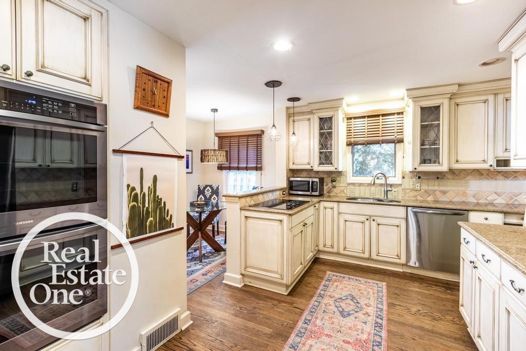 348 Touraine Road Grosse Pointe, MI 48236 - Photo 7 of 49 50179069-B39FF659-6C98-4F3F-866C-B6578F9DF5E2.JPG