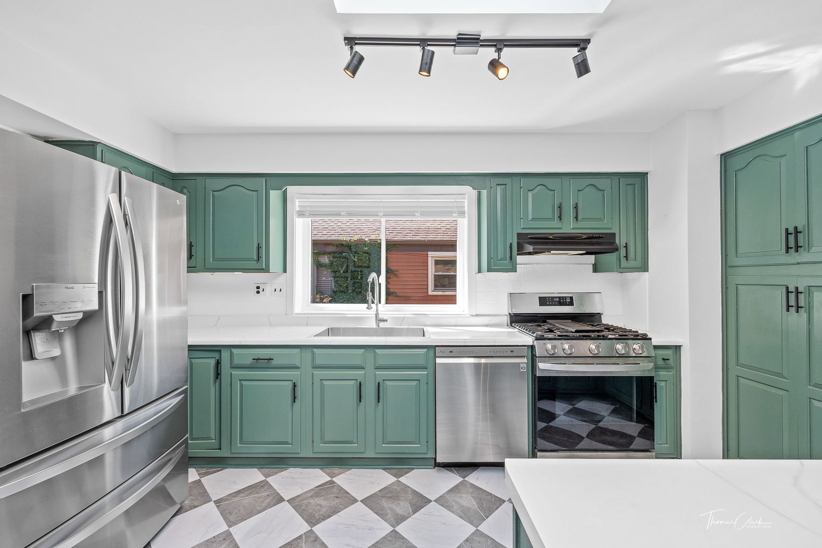 418 Kipling Court Wheaton, IL 60187 - Photo 11 of 47 a kitchen with stainless steel appliances a stove sink and refrigerator