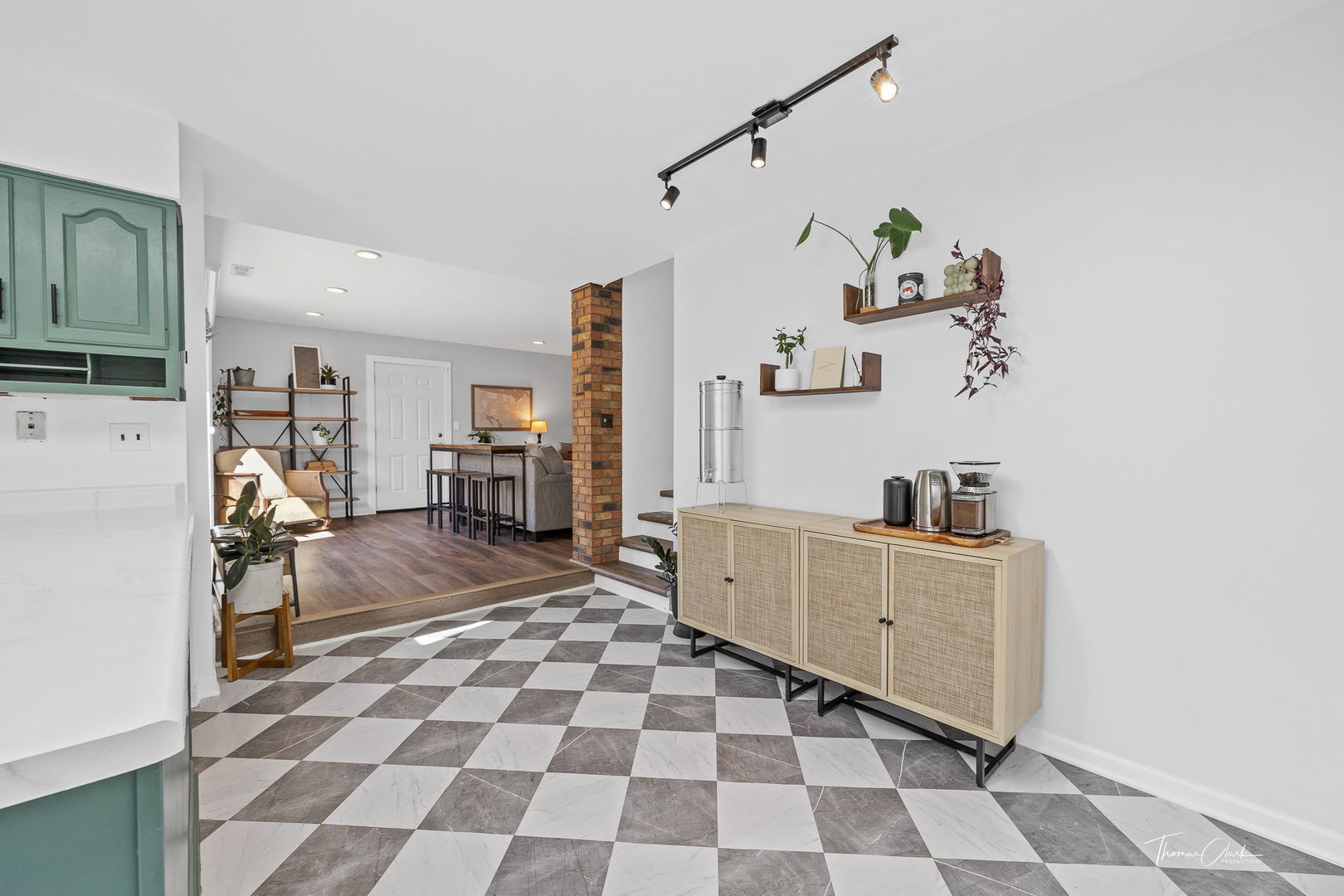 418 Kipling Court Wheaton, IL 60187 - Photo 14 of 47 a room with furniture a rug and white walls