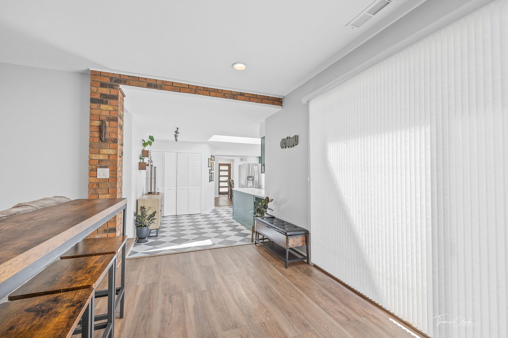 418 Kipling Court Wheaton, IL 60187 - Photo 19 of 47 a living room with furniture and a wooden floor