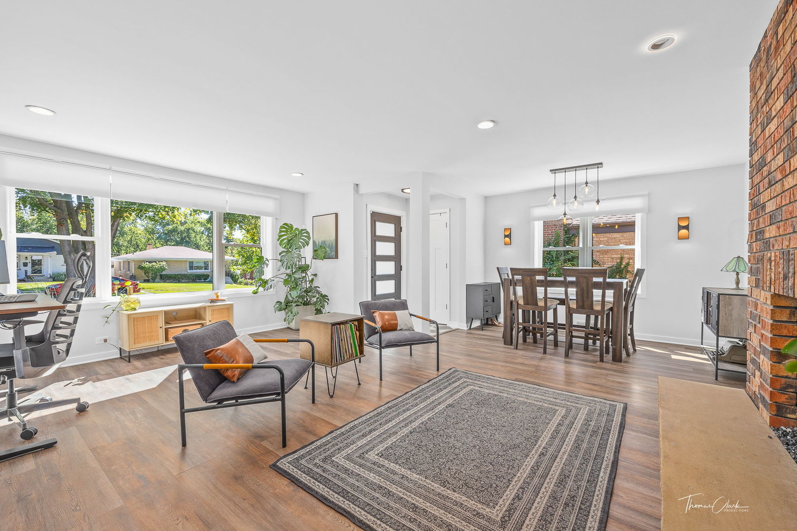 418 Kipling Court Wheaton, IL 60187 - Photo 2 of 47 a living room with furniture and a table