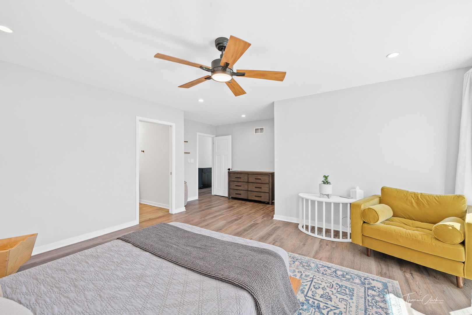 418 Kipling Court Wheaton, IL 60187 - Photo 24 of 47 a bedroom with a bed and a couch