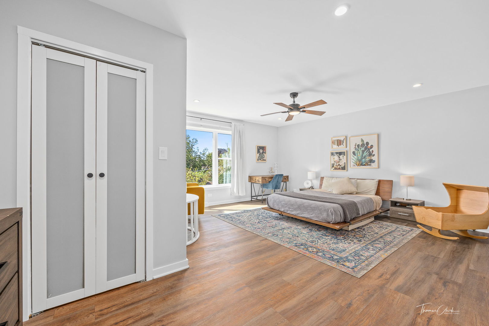 418 Kipling Court Wheaton, IL 60187 - Photo 25 of 47 a living room with furniture and a wooden floor