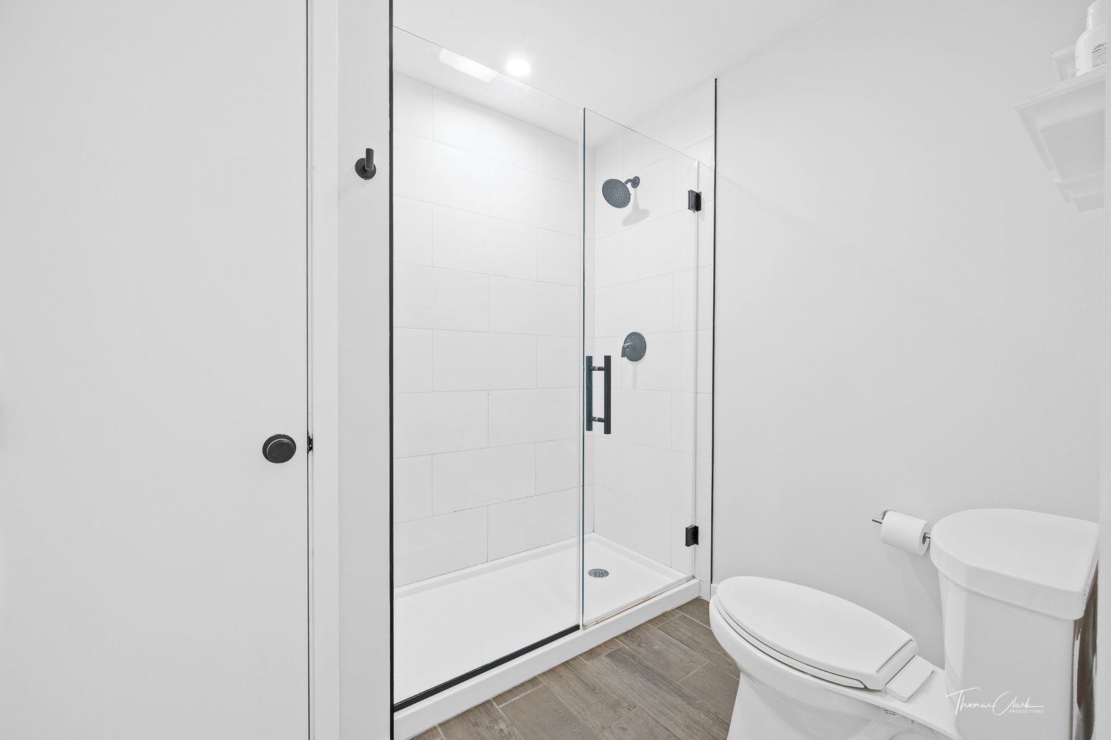 418 Kipling Court Wheaton, IL 60187 - Photo 27 of 47 a bathroom with a shower a toilet and sink