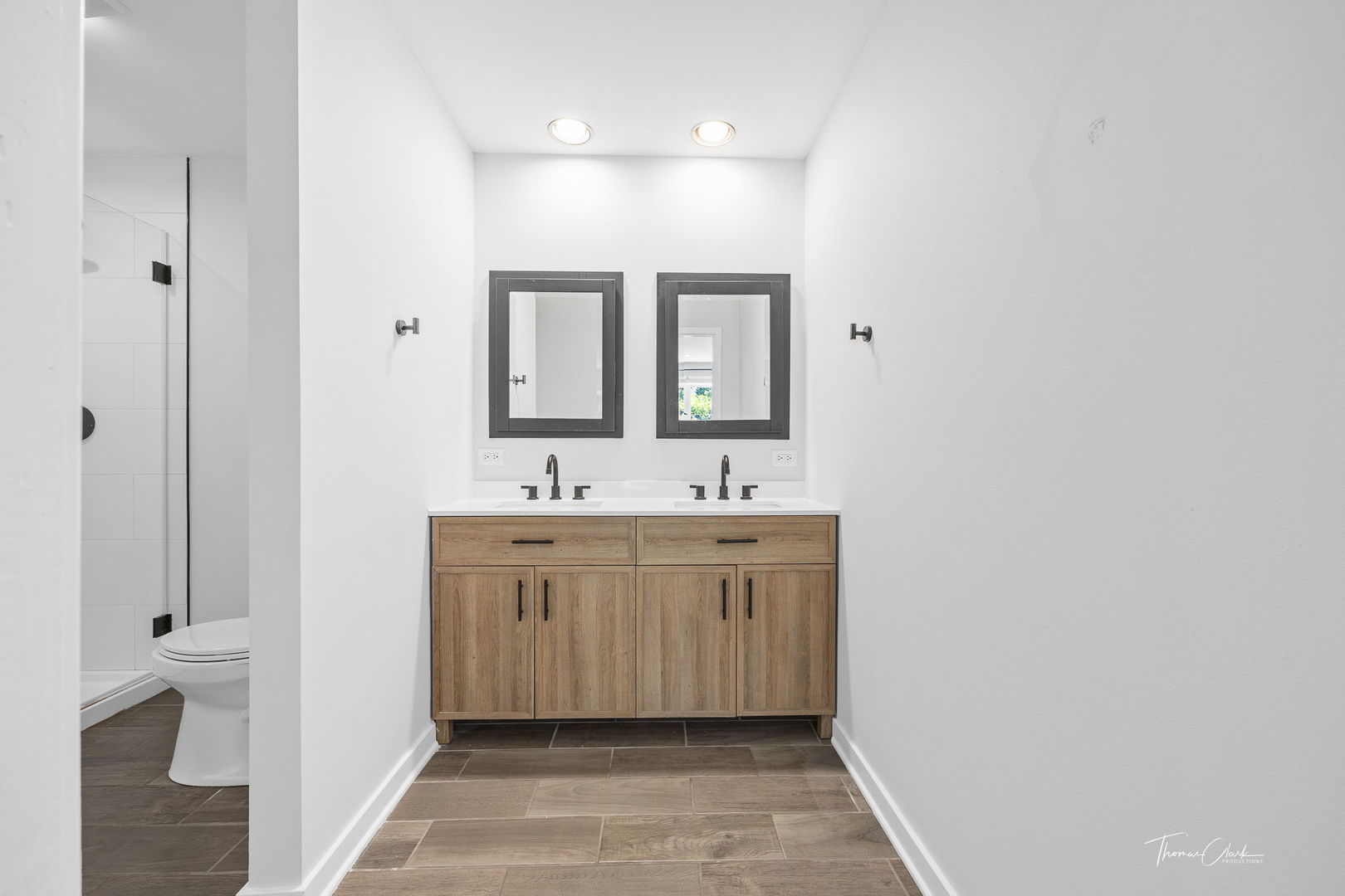 418 Kipling Court Wheaton, IL 60187 - Photo 28 of 47 a bathroom with a sink a toilet and shower