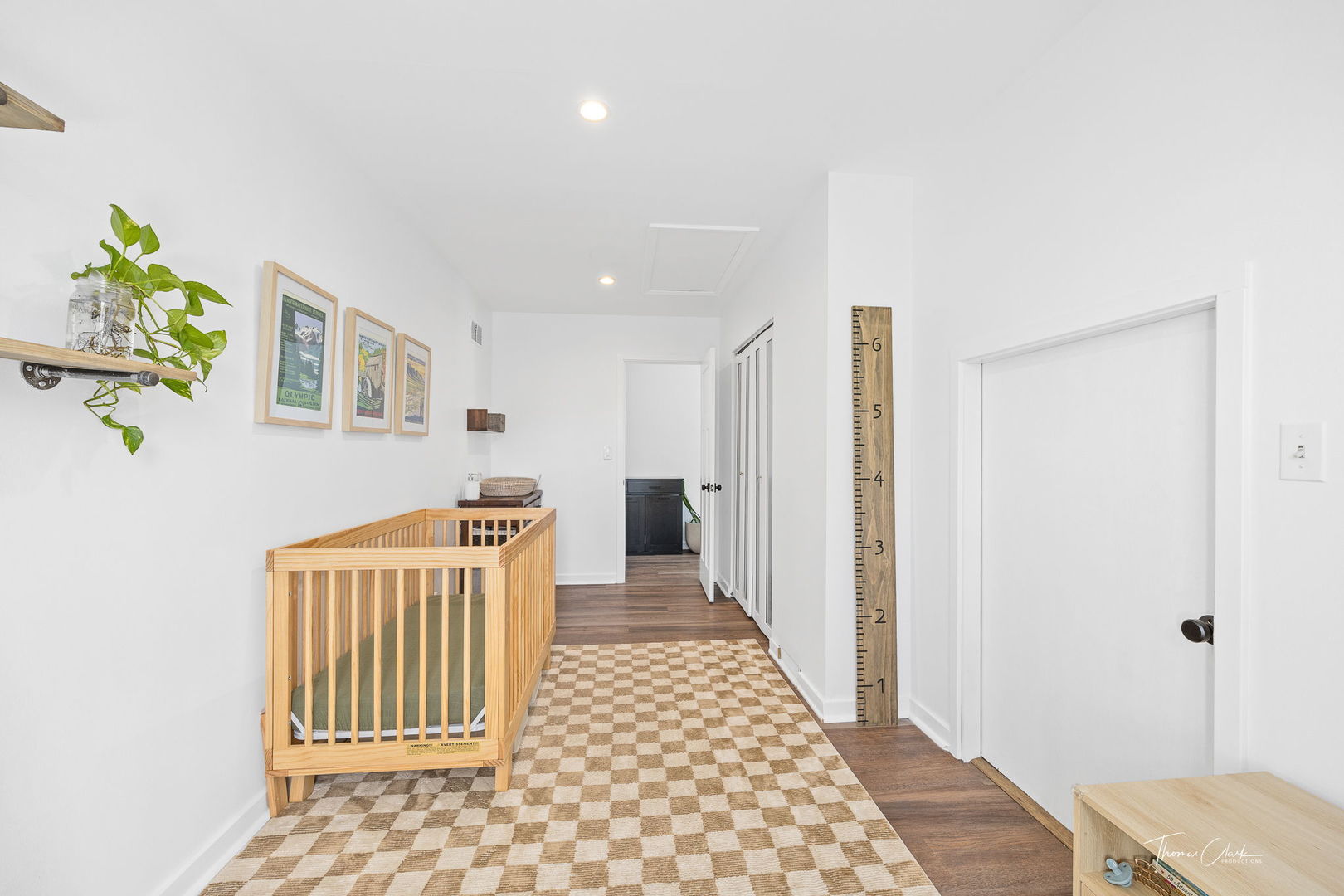 418 Kipling Court Wheaton, IL 60187 - Photo 30 of 47 a bedroom with a bed and a window