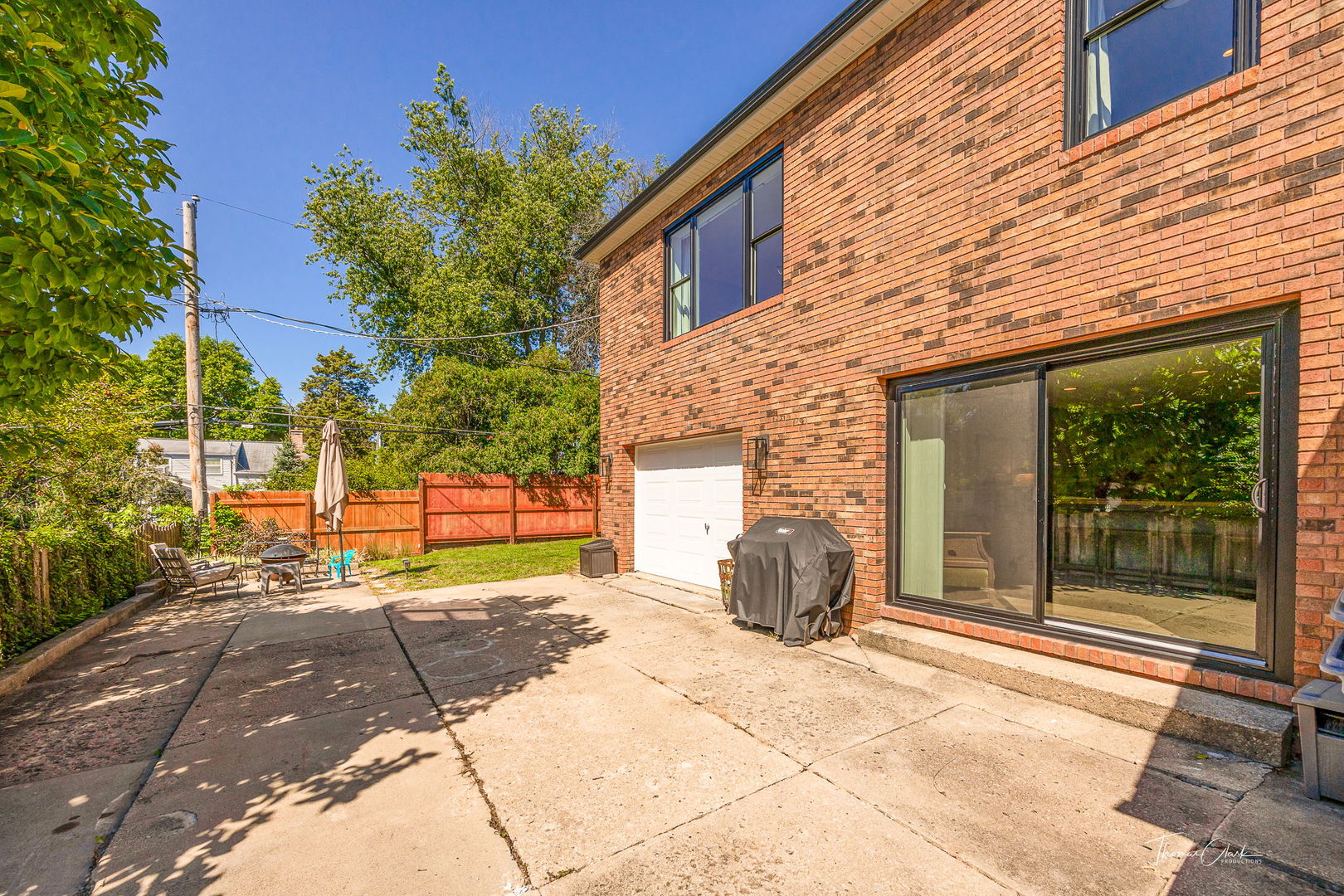 418 Kipling Court Wheaton, IL 60187 - Photo 31 of 47 a front view of a house with a yard