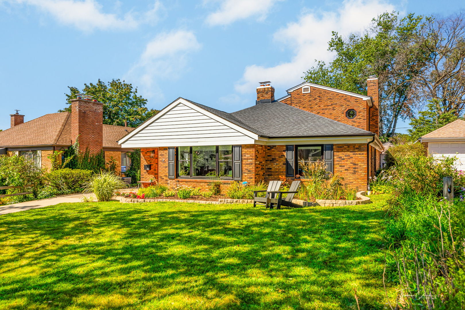 418 Kipling Court Wheaton, IL 60187 - Photo 34 of 47 a front view of a house with garden