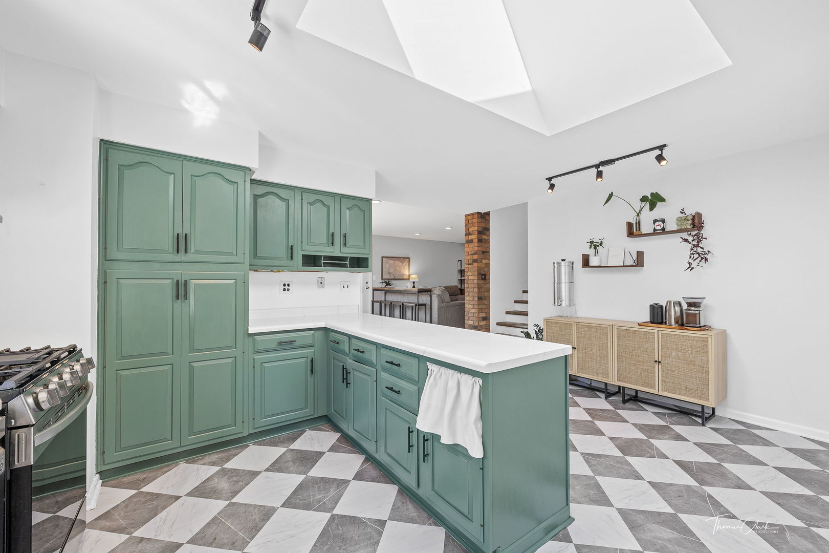 418 Kipling Court Wheaton, IL 60187 - Photo 9 of 47 a utility room with cabinets and washer dryer