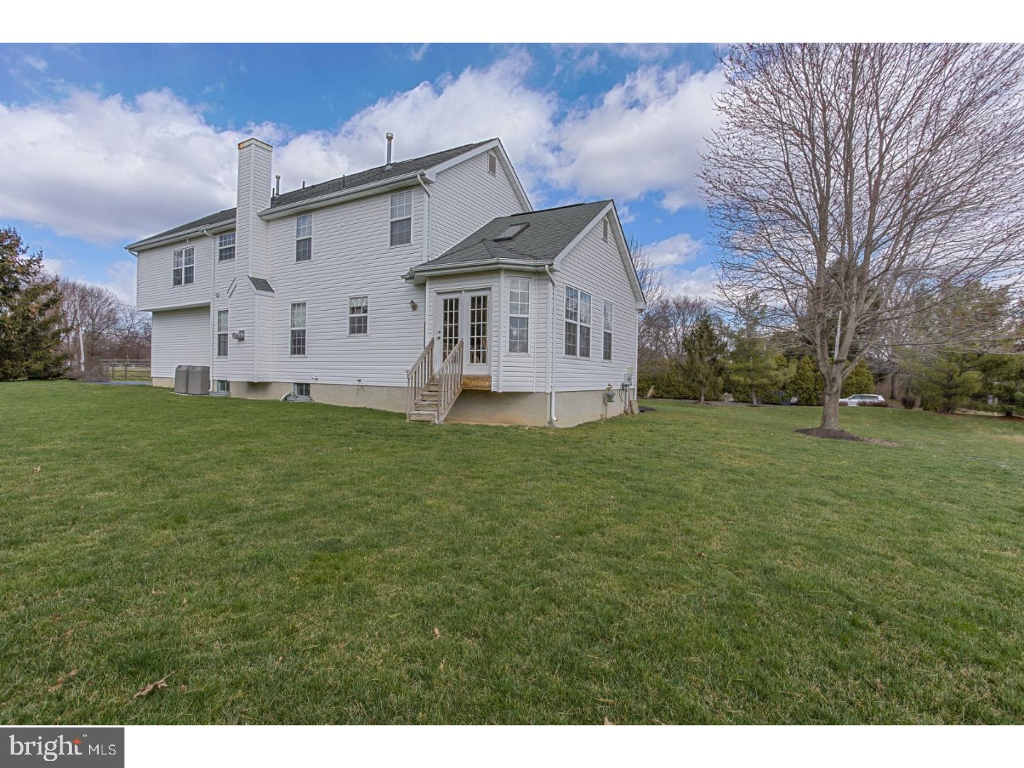 319 Meadowbrook Road Robbinsville, NJ 08691 - Photo 4 of 25 Exterior Back