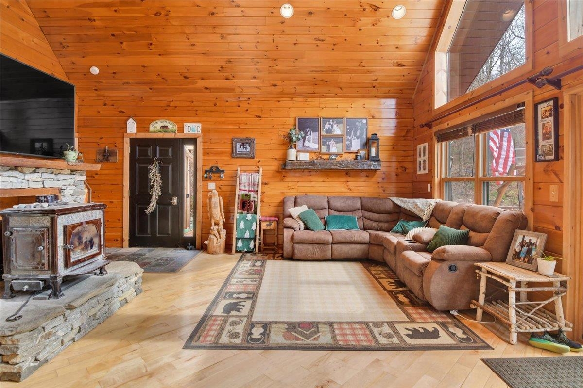 487 Rue Madeline Readsboro, VT 05350 - Photo 11 of 54