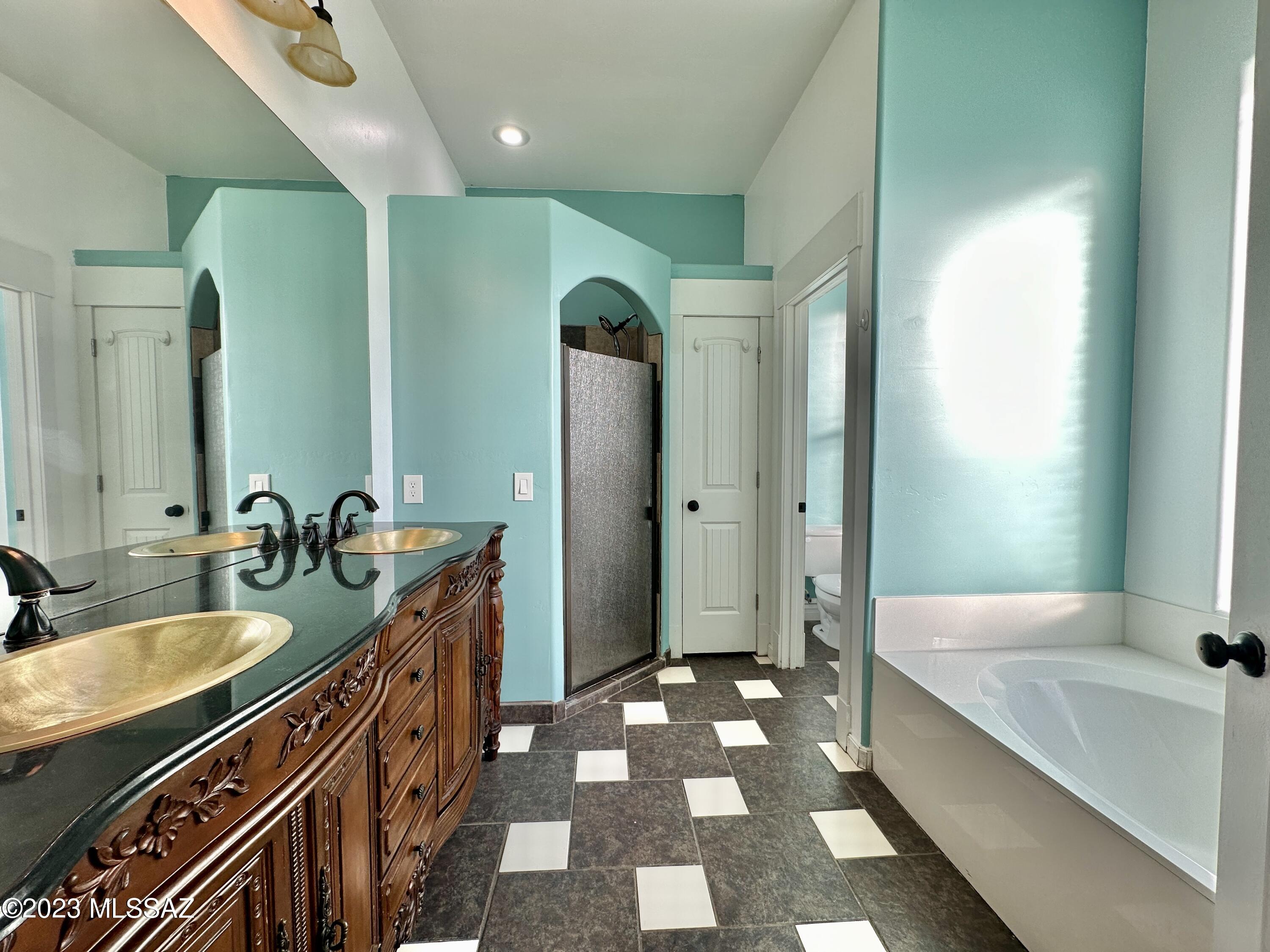 508 Eagle Meadow Loop Thatcher, AZ 85552 - Photo 13 of 32 a large bathroom with a granite countertop sink a mirror and a bathtub