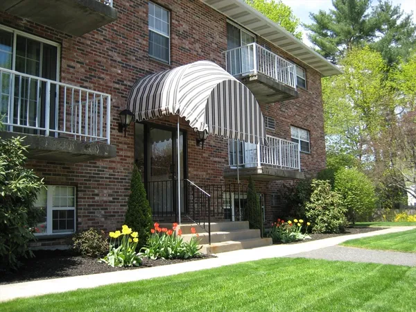 $2,275 | 121 North Street, Unit 2, Medfield, MA 02052