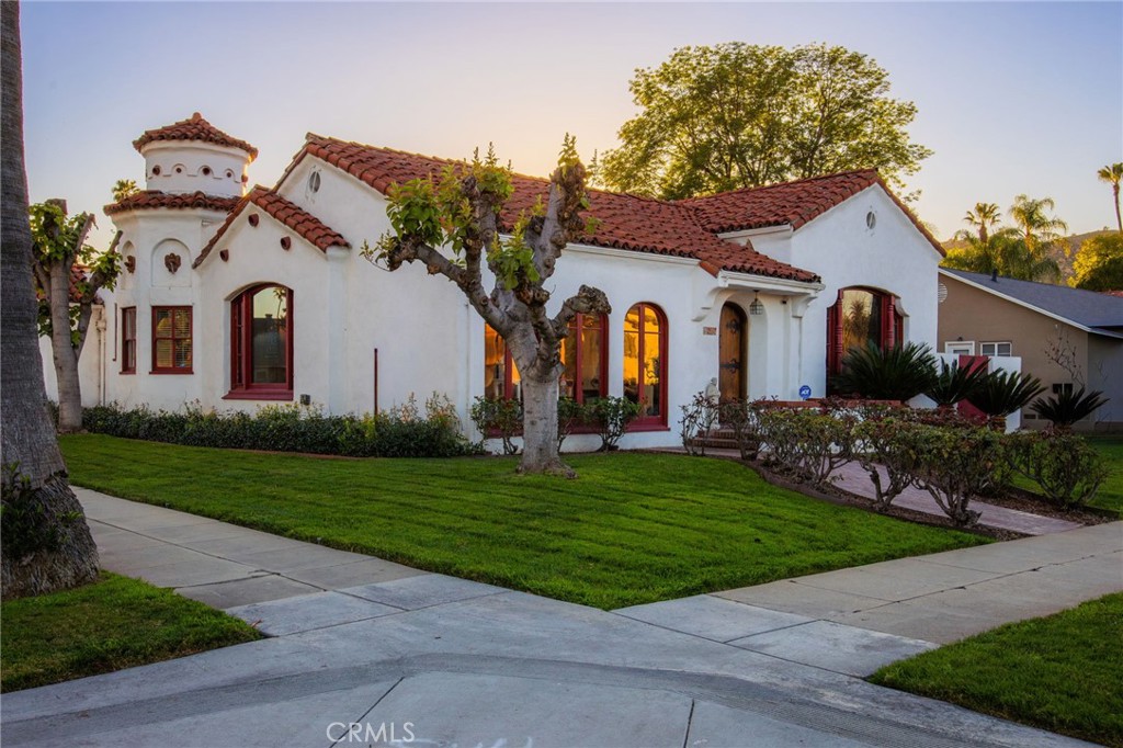 4202 University Riverside, CA 92501 - Photo 2 of 53 a front view of a house with a garden