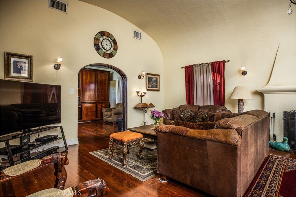 4202 University Riverside, CA 92501 - Photo 21 of 53 a living room with furniture and a flat screen tv
