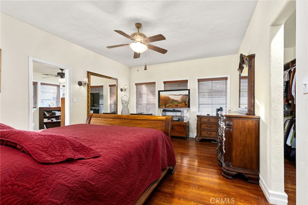 4202 University Riverside, CA 92501 - Photo 45 of 53 a bedroom with a bed and flat screen tv