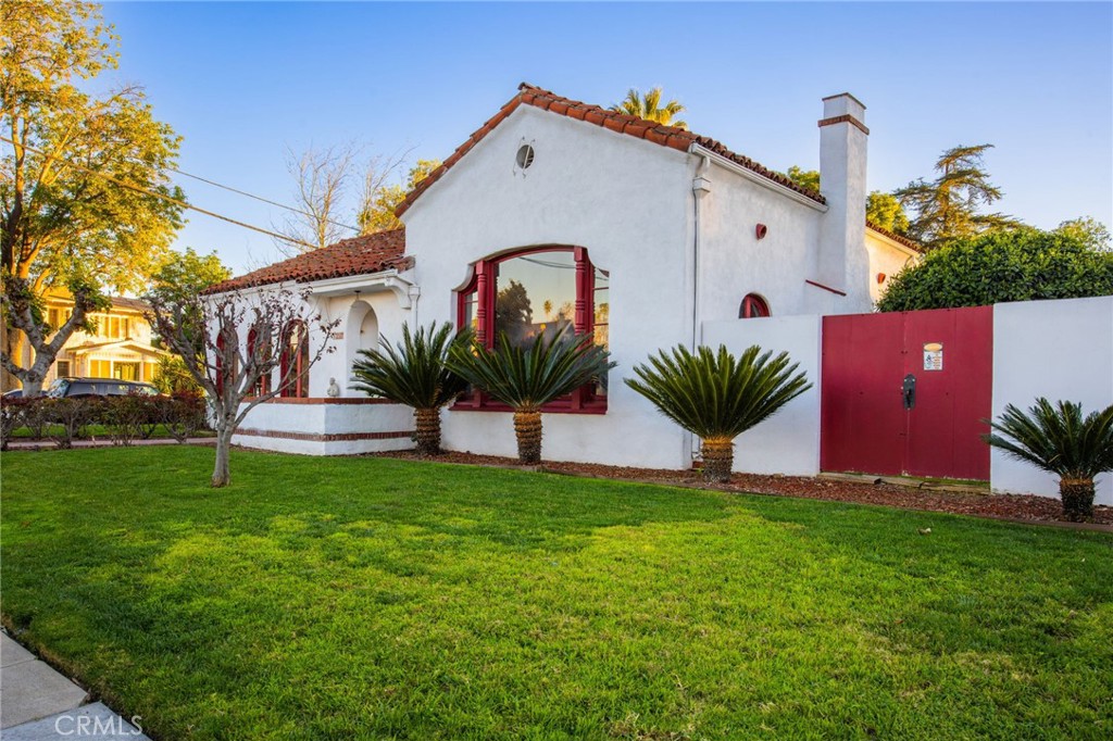 4202 University Riverside, CA 92501 - Photo 5 of 53 a front view of a house with garden