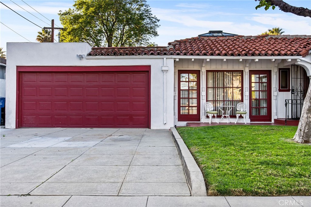 4202 University Riverside, CA 92501 - Photo 7 of 53 a front view of a house with a garden